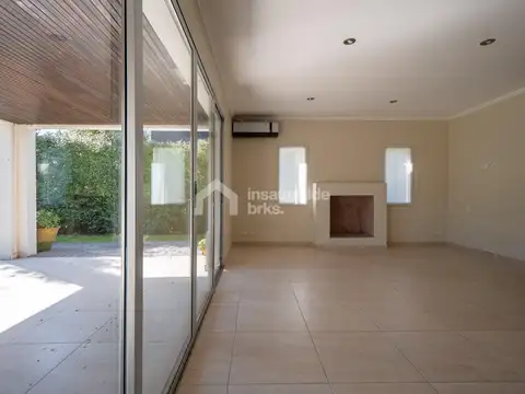 Casa 6 ambientes con 4 baños