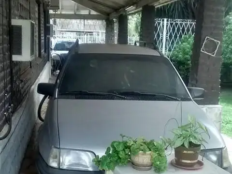 EXCELENTE PROPIEDAD SOBRE DOS LOTES EN ZONA RESIDENCIAL