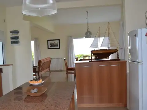 Campo con acceso a playa frente a costa del Río de la Plata