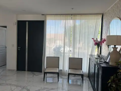 Venta casa barrio San Ramón 5 ambientes