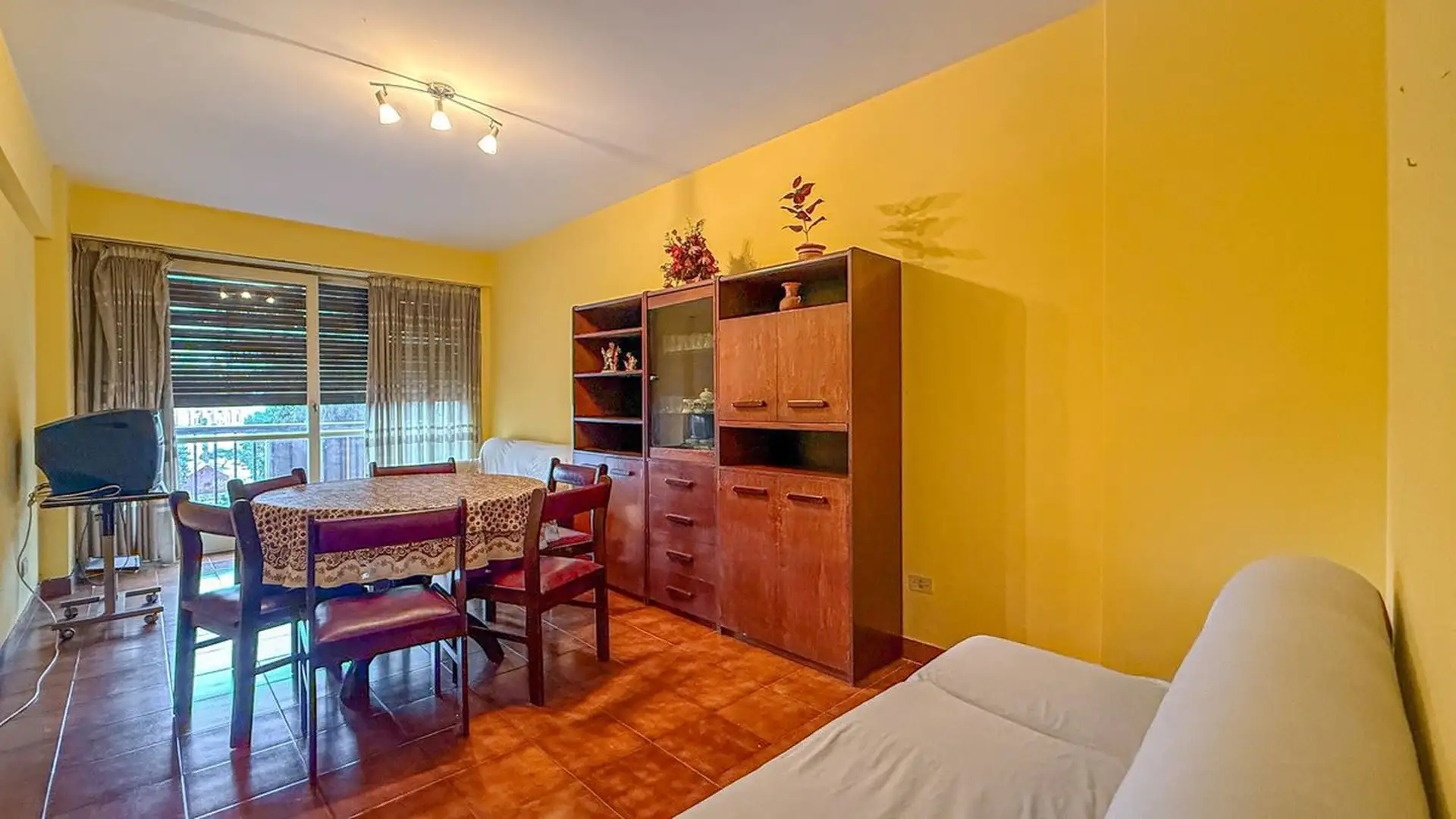 Venta departamento 2 amb al frente Plaza Colón con dep.