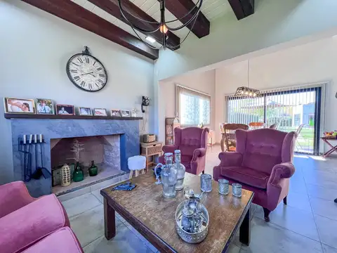 Casa 5 ambientes con 2 baños