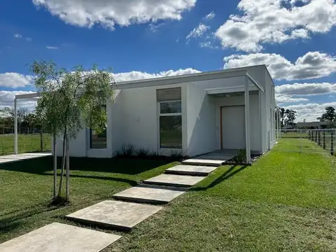 VENTA CASA A ESTRENAR - 4 AMBIENTES - JARDIN Y PILETA - SANTA SOFIA - PILAR DEL ESTE