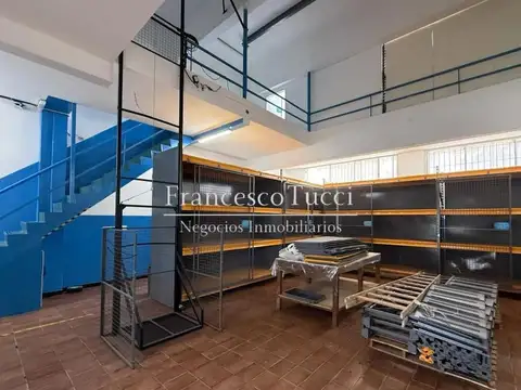 Galpón en venta para laboratorio con oficinas en Caseros