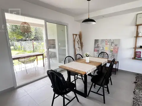 Casa 5 ambientes con 2 baños