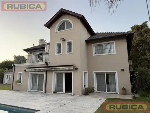 Casa en Venta con 2 cocheras