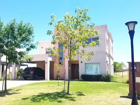 VENTA CASA HARAS SANTA MARIA FRENTE  GOLF S/1000M2