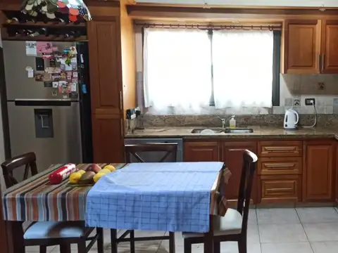 COUNTRY AYRES DEL SUR - 4 DORM. (2 en PB). Piscina c/ Hidro