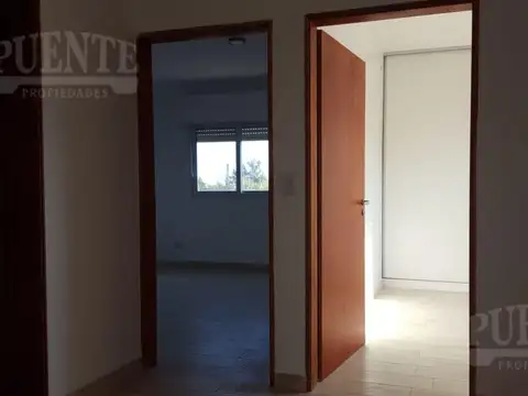 Casa en Alquiler con 2 cocheras