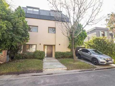 Casa 6 ambientes con 4 baños