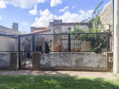 Casa 6 ambientes con 1 baño