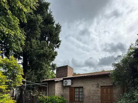 CHALET AMPLIO EN EXCELENTE ZONA