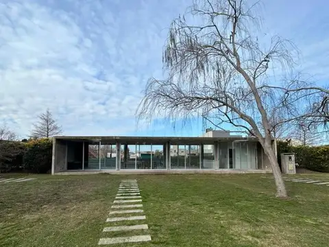 San Isidro 700