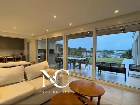 Casa en Alquiler Temporal en Costa Esmeralda, USD 4.200