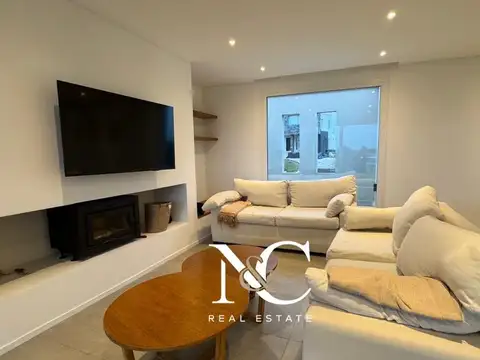 Casa 4 ambientes con 2 baños