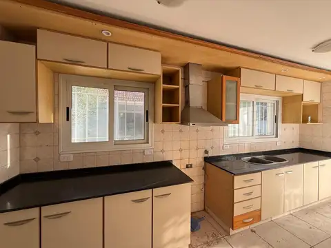 Casa 6 ambientes con 3 baños