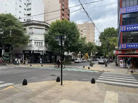 12 ESQUINA 55 9900, Piso 0