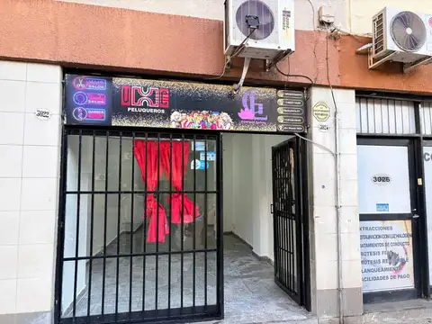 EXCELENTE LOCAL SOBRE AV. GAONA !! 