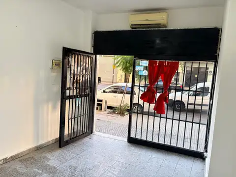 Local en Alquiler en Flores Norte, $ 1.000.000