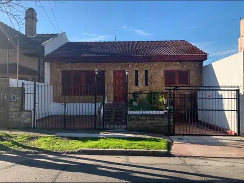 CASA EN VENTA CASTELAR NORTE
