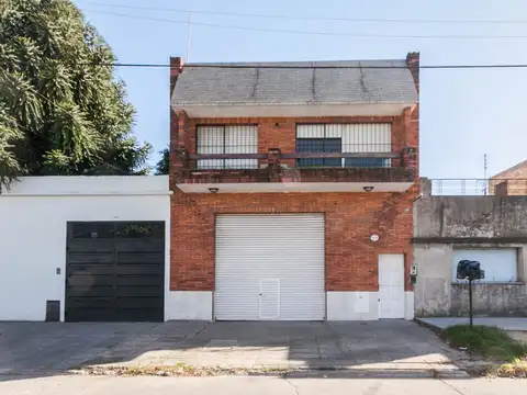 VENTA GALPÓN CON PH 4 AMB Y QUINCHO PLANTA ALTA 