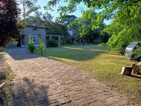 Casa en Venta con 3 cocheras