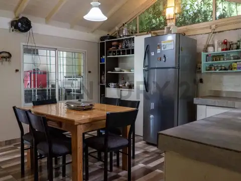 Casa 4 ambientes con 2 baños