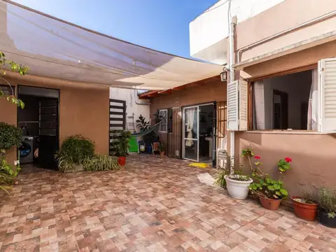Casa 3 dormitorios y patio en Jorge Cura