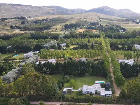 Casa 6 ambientes con 4 baños