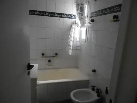 Luminoso departamento de tres ambientes