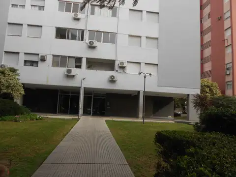 Luminoso departamento de tres ambientes