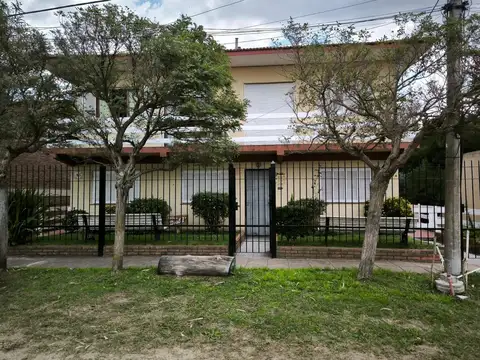 Departamento de 3 amb. c/cochera - Zona Sur -Villa Gesell
