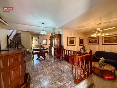 Venta Casa 5 Ambientes  Patio Quincho Pileta Cocheras Varios Autos  Avellaneda