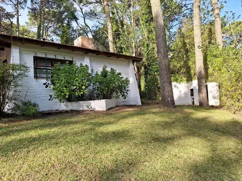 VENTA CASA 3 AMBIENTES EN EL BOSQUE LUMINOSA FUNCIONAL  CARILÓ