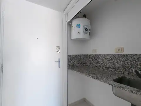 Monoambiente amplio y luminoso en Recoleta, en Marcelo T. de Alvear y Talcahuano.