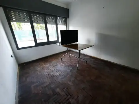 Casa 6 ambientes con 1 baño