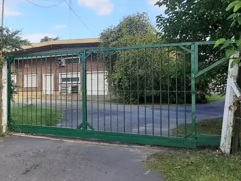 Edificio industrial visible desde Panamericana - Centro de Pilar
