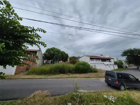 Terreno en venta a pocos metros de Av. Gral Savio - Grand Bourg