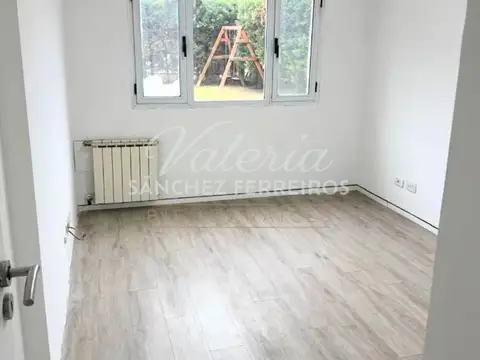 Casa en Alquiler con 2 cocheras