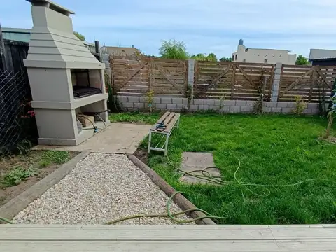 Depto Tipo Casa en Alquiler con 1 cocheras