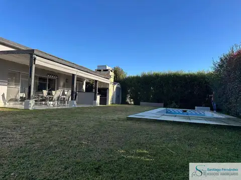 Casa en venta c/ cochera en Manzanares Chico