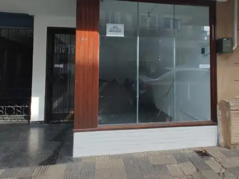 VENTA DE LOCAL EN  CALLE BUENOS AIRES Y PELLEGRINI