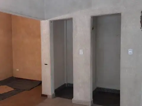 Local, galpón, casa con terraza