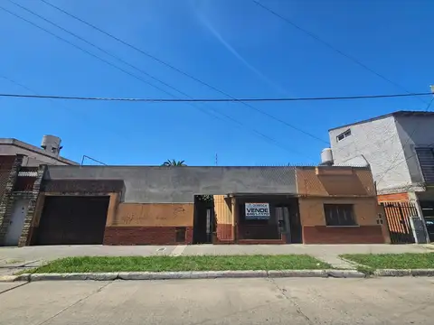 Casa 3 amb. con amplio Frente