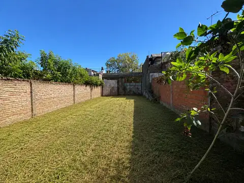 VENTA AMPLIO  GALPON 400 M2 BARRIO LAS HERAS