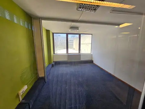 Oficina en Alquiler con 1 cochera