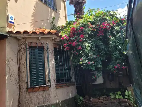 Casa en Alquiler con 1 cochera