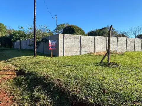 (V98) Terreno con muros perimetrales - B° Itaembé Miní