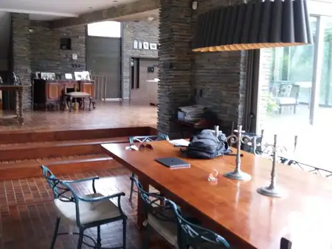 Casa en Venta en City Bell, USD 3.000.000