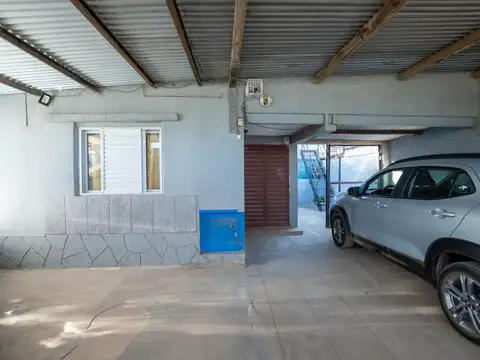 Casa 7 ambientes con 2 baños